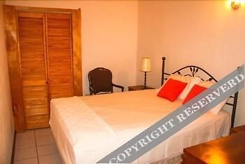 Royal Cove Hotel Jennings Екстериор снимка