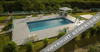 Royal Cove Hotel Jennings Екстериор снимка